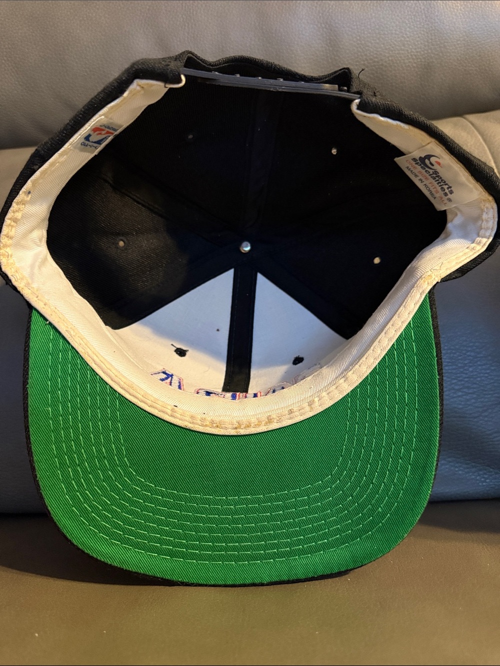 Vintage 90’s NBA Black Snapback Hat with Red & Blue Embroidery - Picture 5 of 7